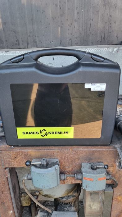 Aparat de vopsit în câmp electrostatic