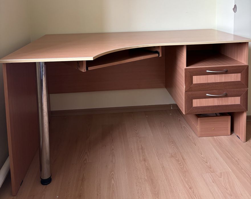 Письменный/школьный /компьютерный/угловой  стол