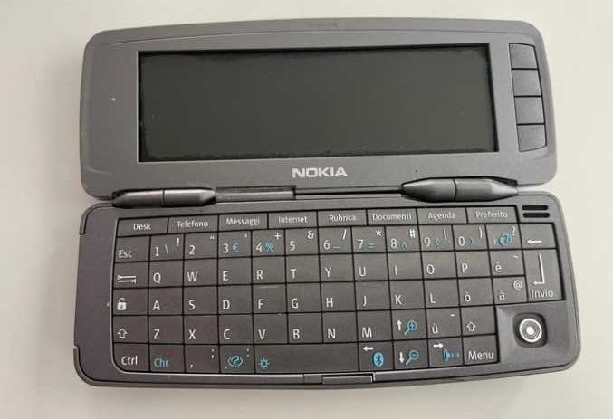 Vand Nokia 9300i - placa de baza defecta