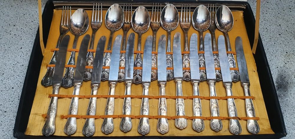 Италиански комплект посребрени прибори.
                 SUPER INOX