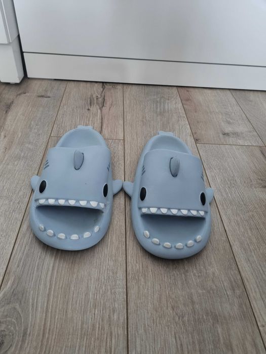 Slapi Comfy Shark albastrii