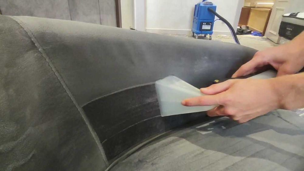 Профессиональная химчистка мебели и ковролина на месте.