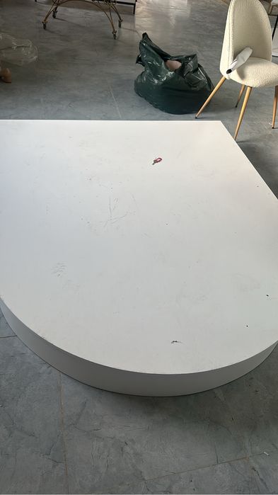 Подиум белый для магазин