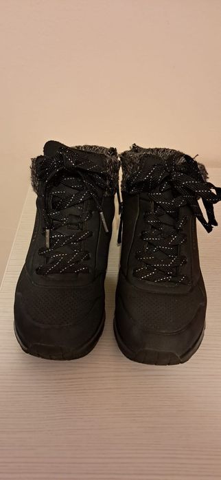 Ghete skechers in stare foarte buna