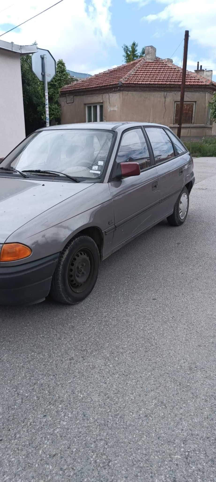 продавам           opel astra