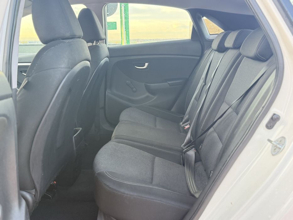 HYUNDAI i30 1.4i-Drive Cool 10/2012 / LED / GARANTIE / Rate