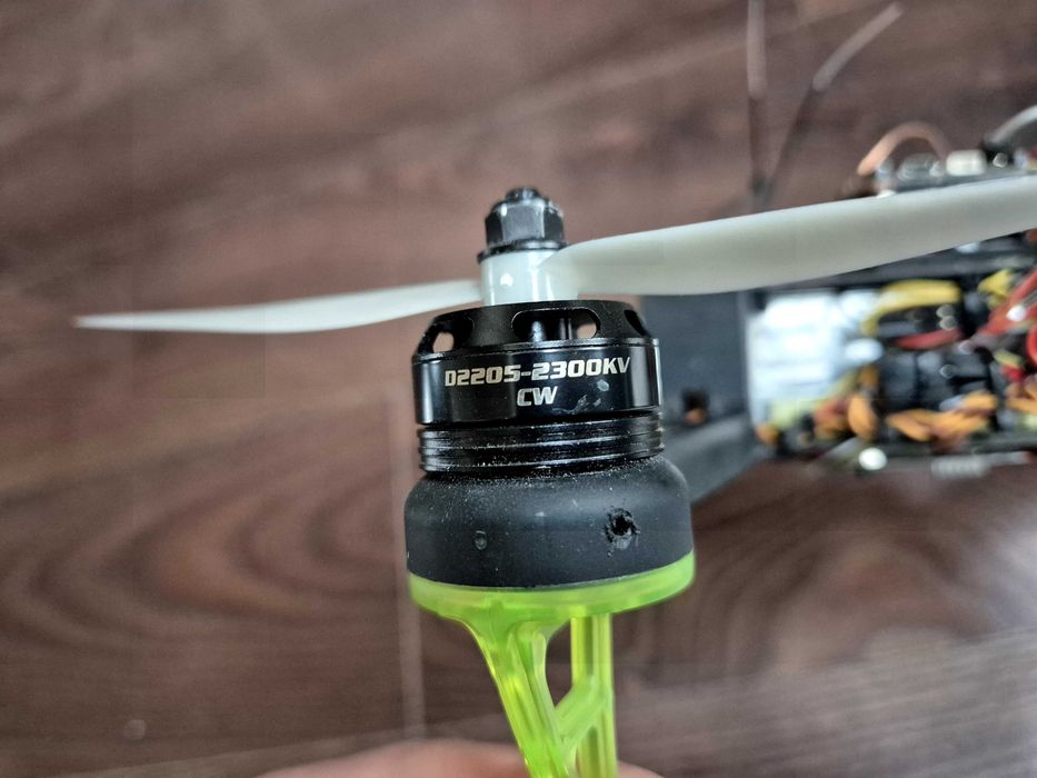 FPV дрон Spedix S250Q с очила и дистанционно