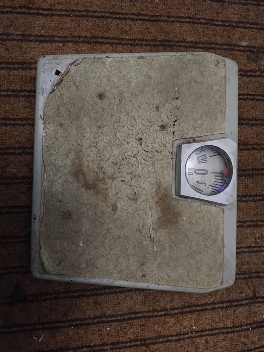 Продавам кантар за телесно тегло.