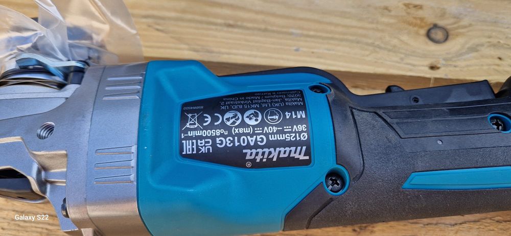 Makita polizor pe acumulator de 40 V