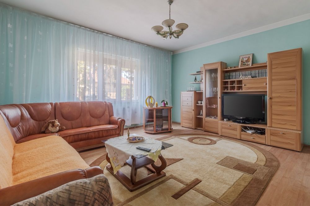 Vand casa spatioasa P+E, Santaul Mic, Comuna Bors
