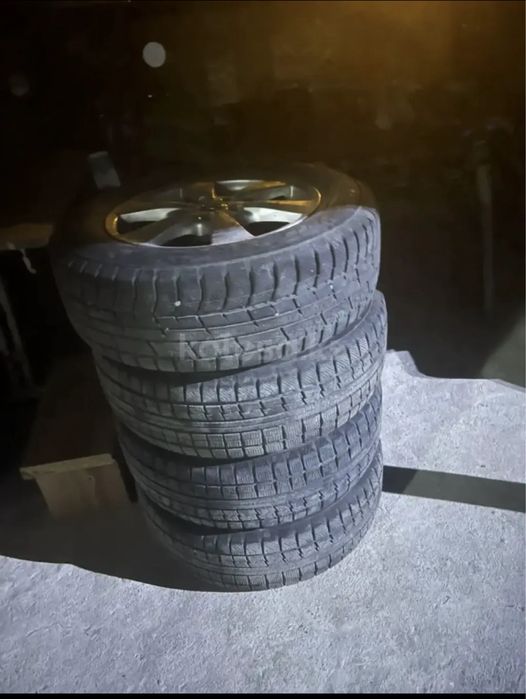 Шины зимние R17 от Rav 4
