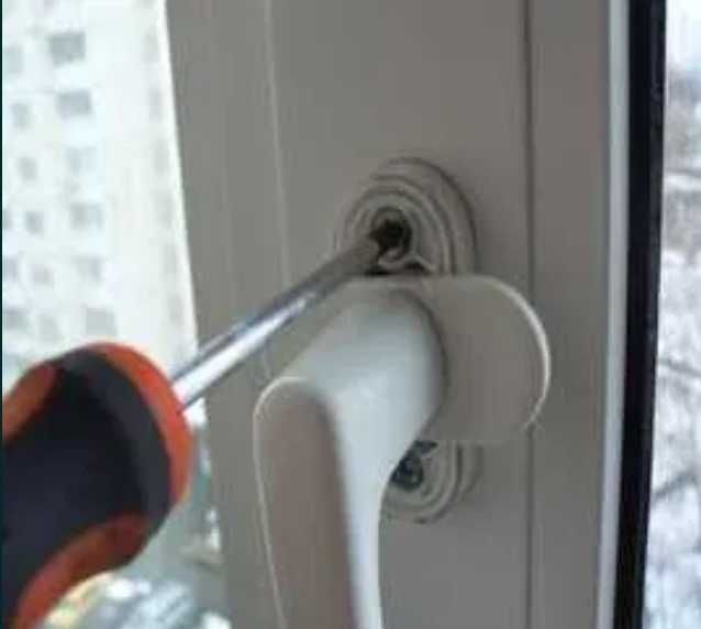 Reparatii/Service - tamplarie pvc/sticla termopan/sparta inlocuire