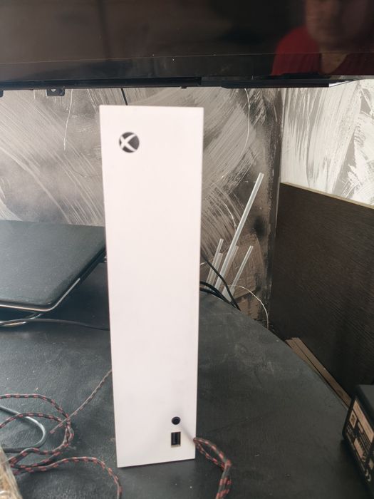Xbox series s в отличном состоянии