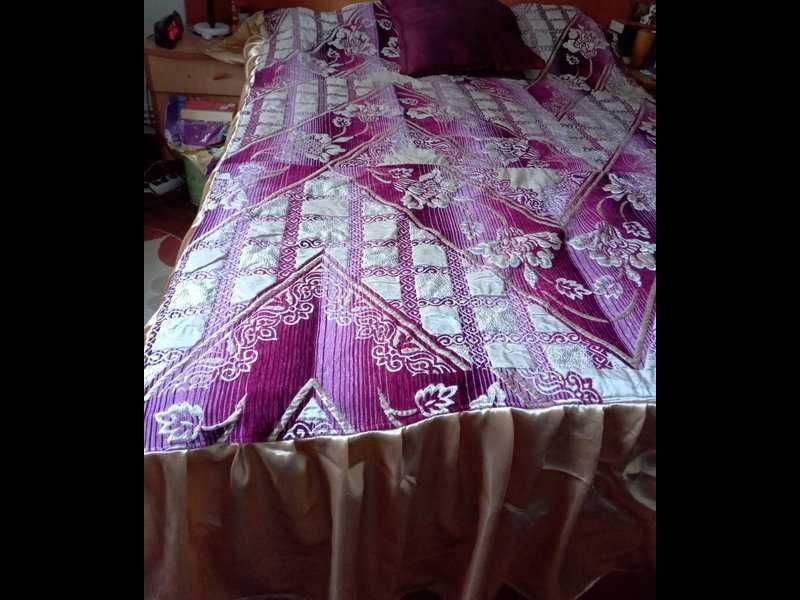 Cuvertura pat dublu cu volane matase