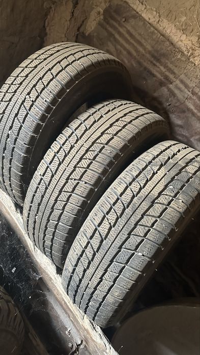 Зимные покрышки почти новые