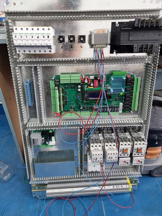 Electrician, execut diferite lucrări de modernizare etc