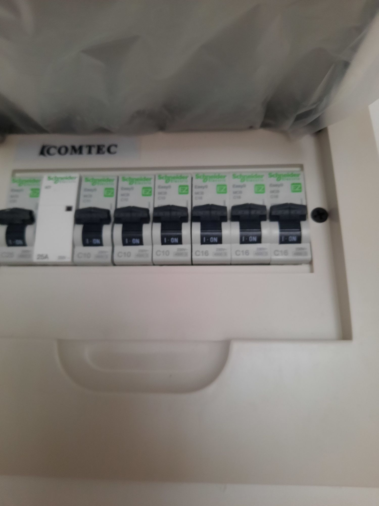 Electrician cu experiență