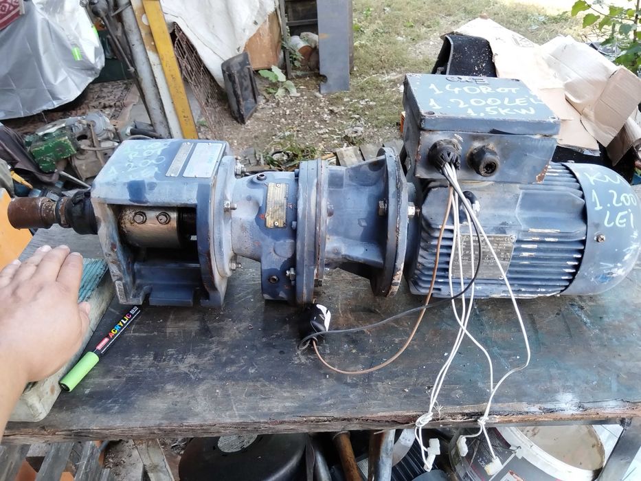 Motor electric 1,5 KW cu reductor foraj gradina