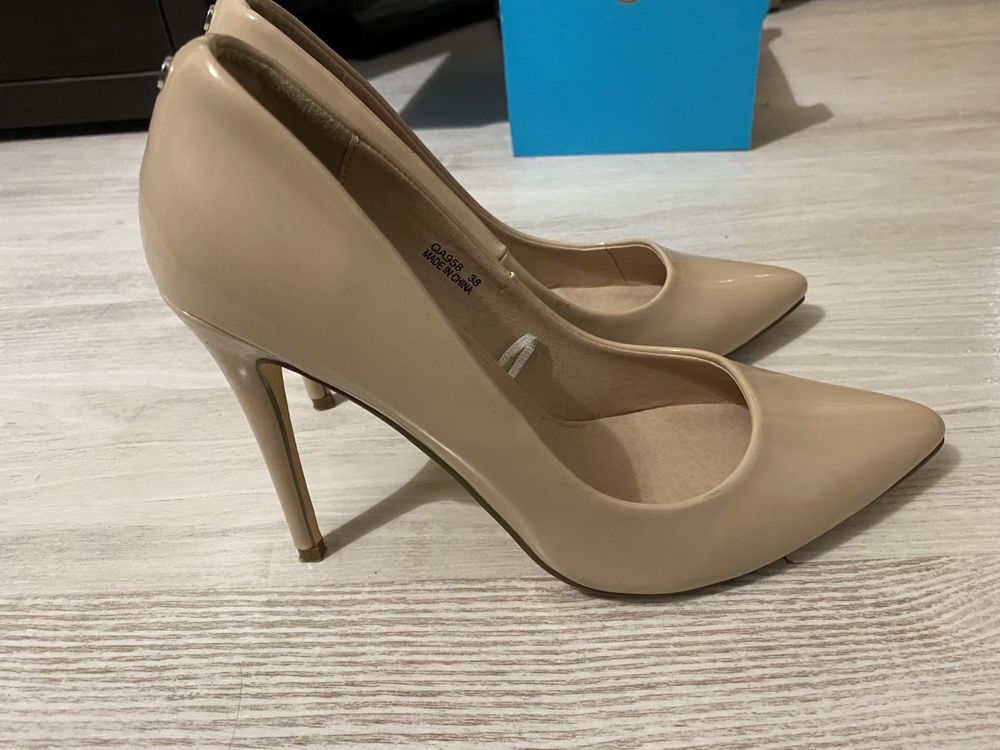 Pantofi stiletto, culoare nude