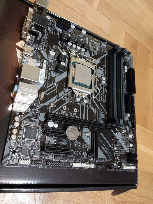 Intel Core i7 8700 + Gigabyte B365M DS3H