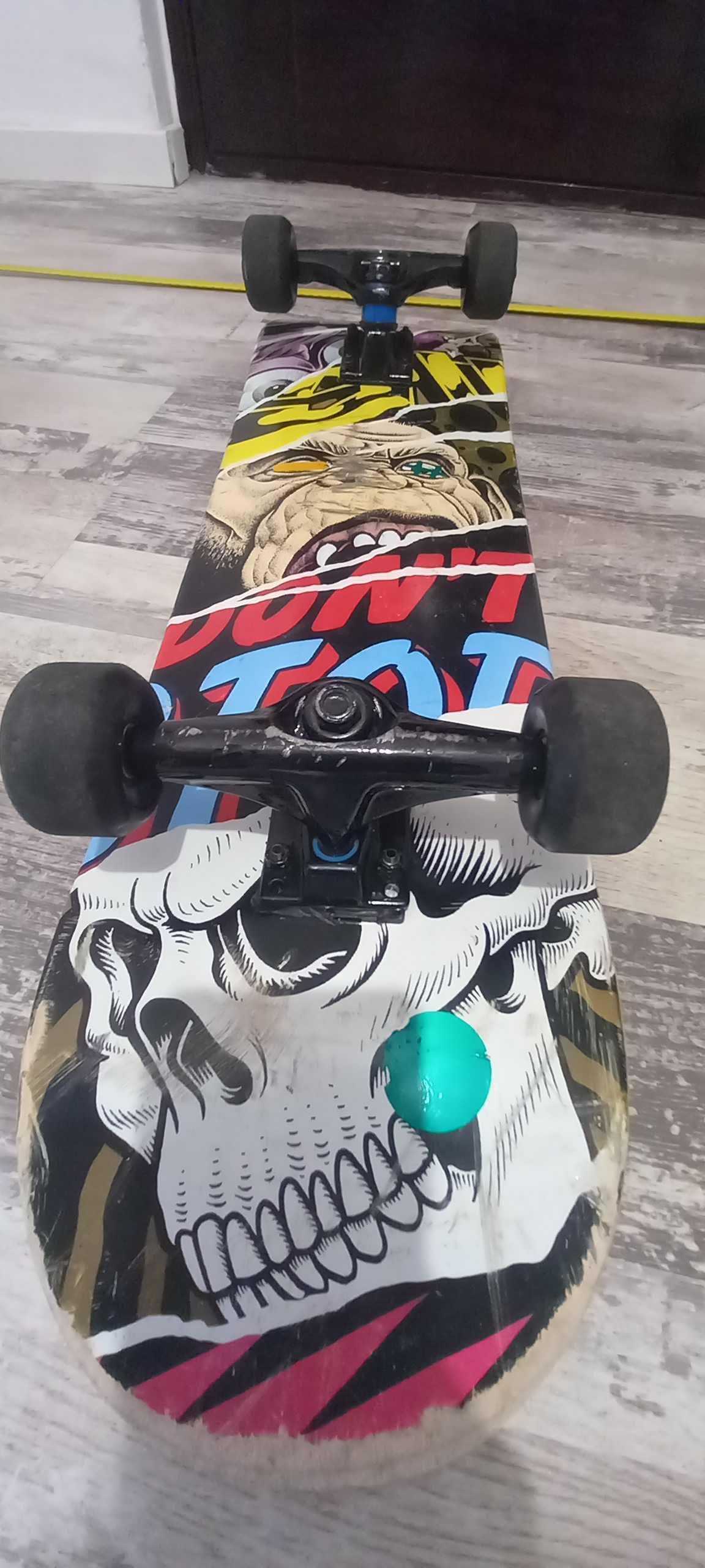Skateboard  copii ,marca dechatlon, in stare buna.