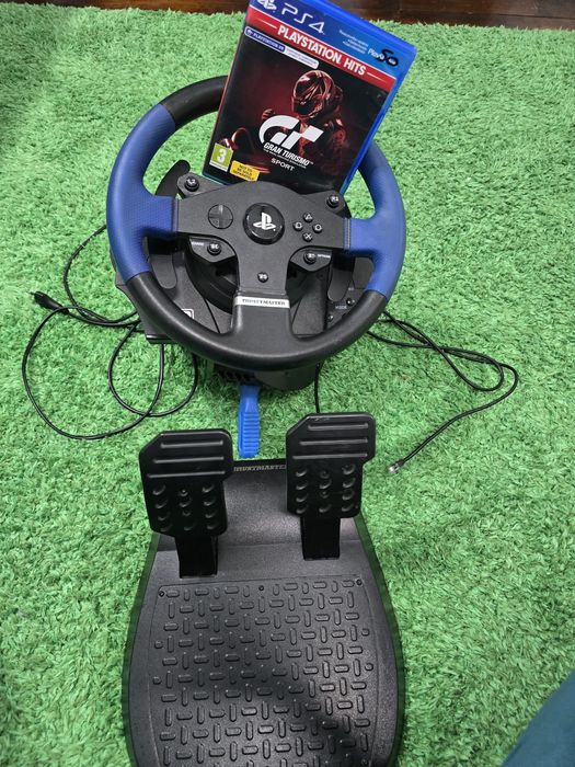 Vând PS4 plus volanul
