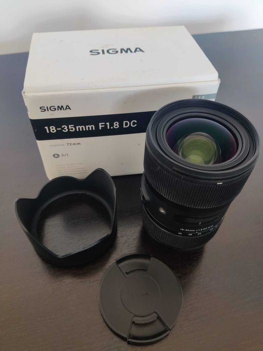 Nikon D5600, 2 obiective, tripod, geanta