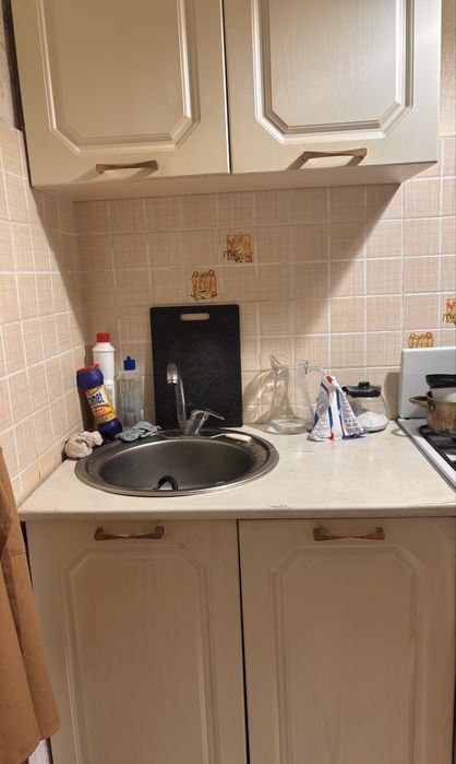 Продам кухню бежевого цвета