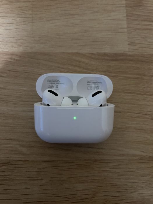 Apple Air pods със калъф