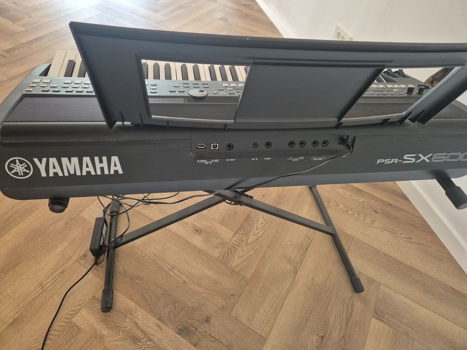 Yamaha PSR-SX600, 61 clape