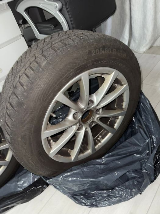 Jante și cauciucuri BMW R16