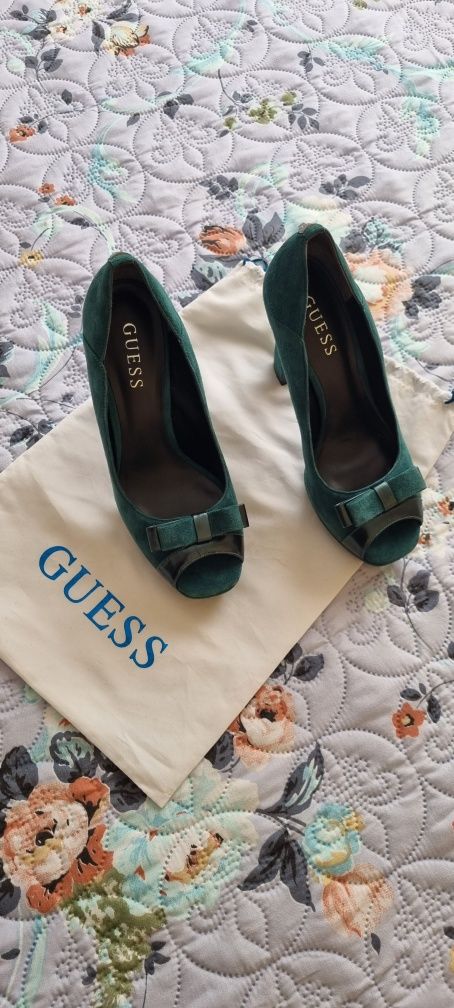 Обувки GUESS Guess