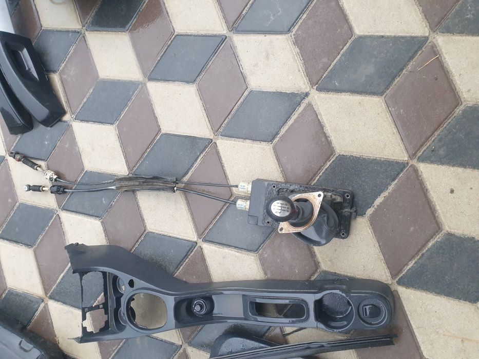 Geam aripa spate dacia duster