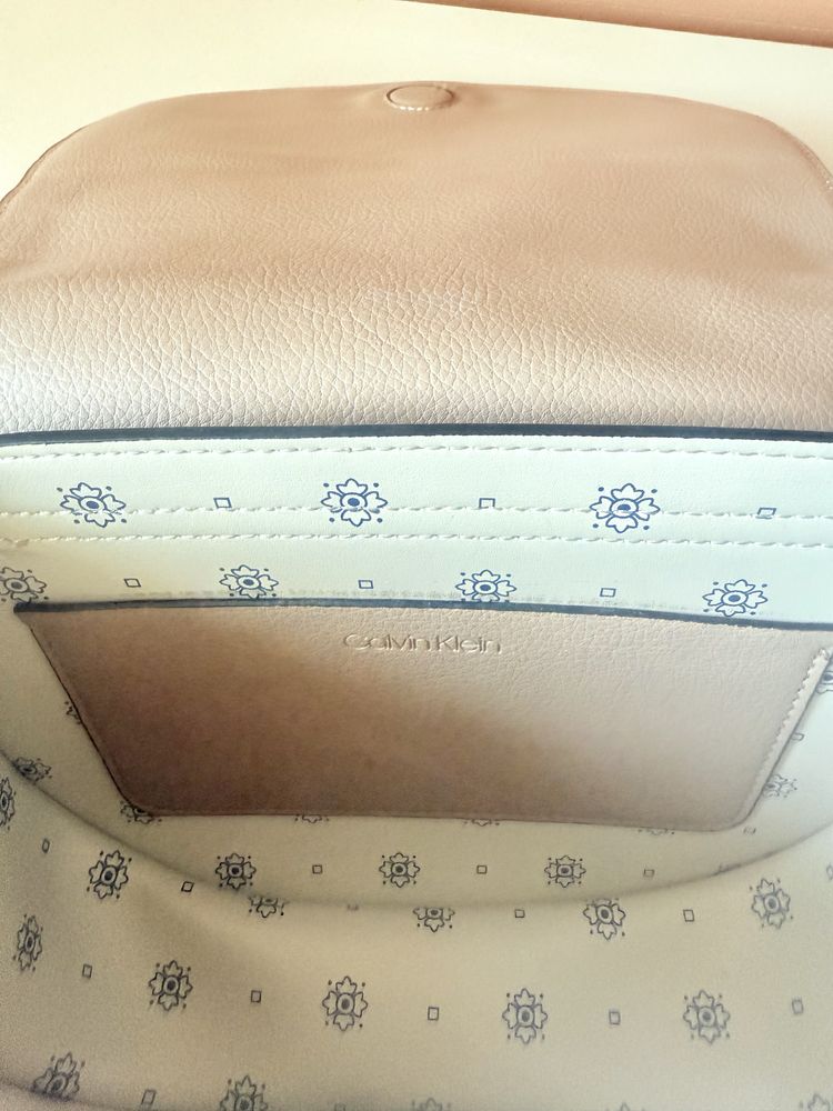 Оригинална чанта Calvin Klein