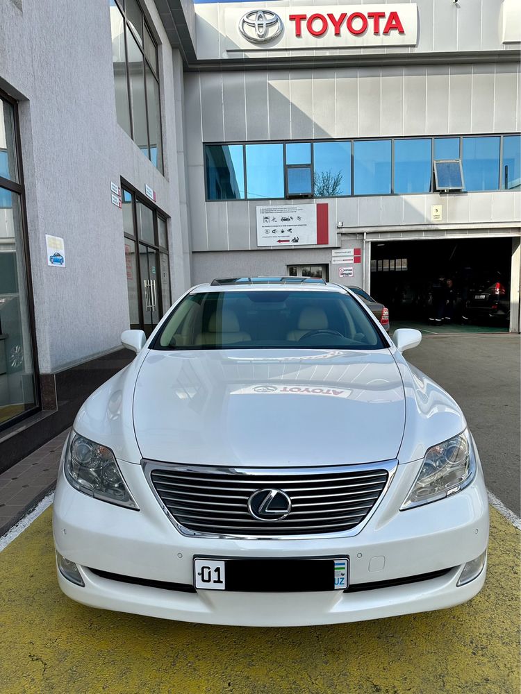 Продоется Lexus LS 460 long