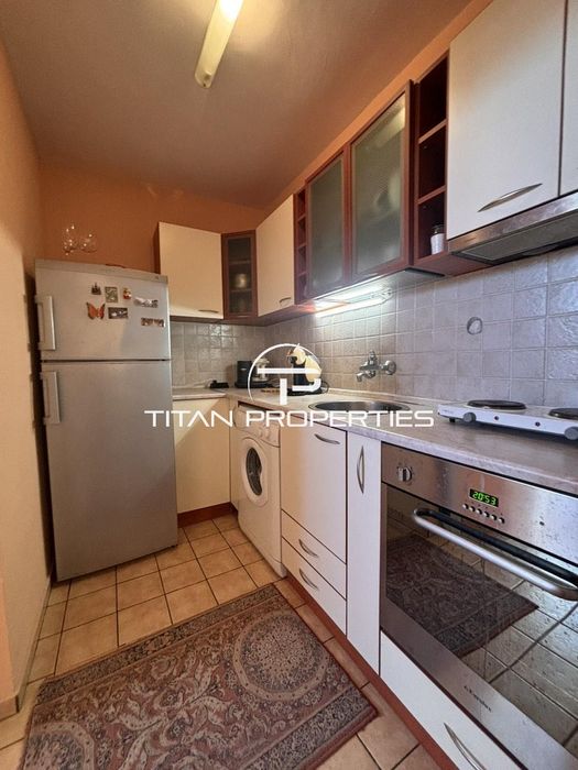 Дава се под наем Двустаен апартамент в Бургас, Център - 55 кв.м за 357 € - Снимка #2