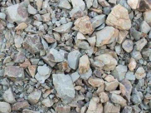 Nisip, pietriș, piatra alba vânătă cap de miel 5 t basculabil trilater