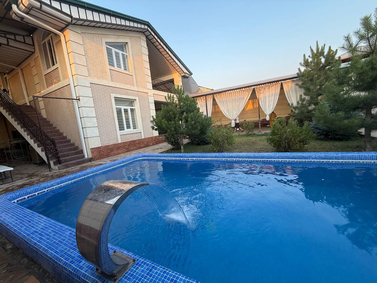 Dacha aredaga beriladi  adres jonboy manzavot orqasida