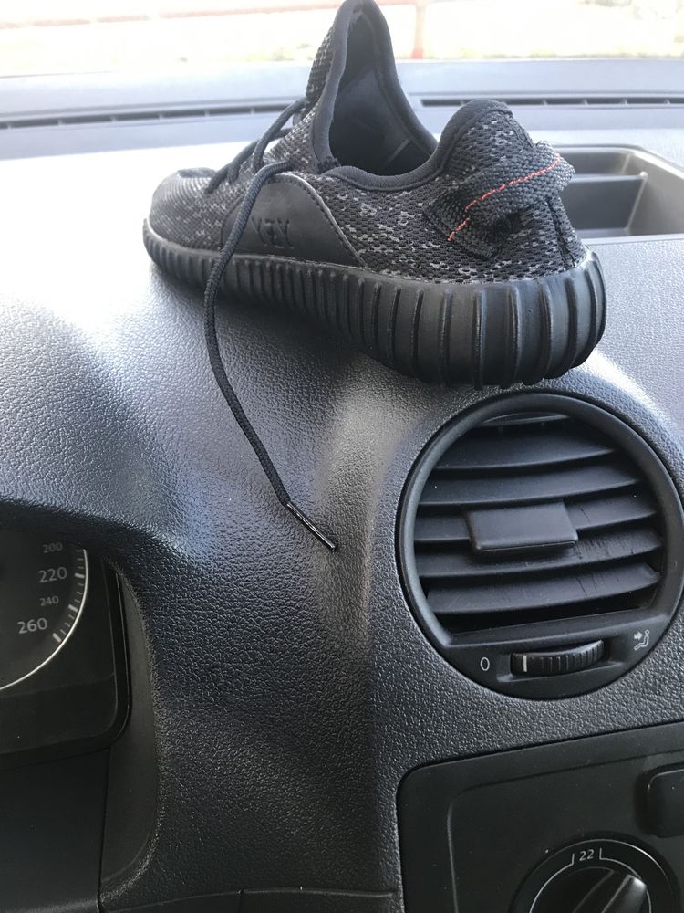 adidas Yeeze BOOST 350 Pirate Black N34