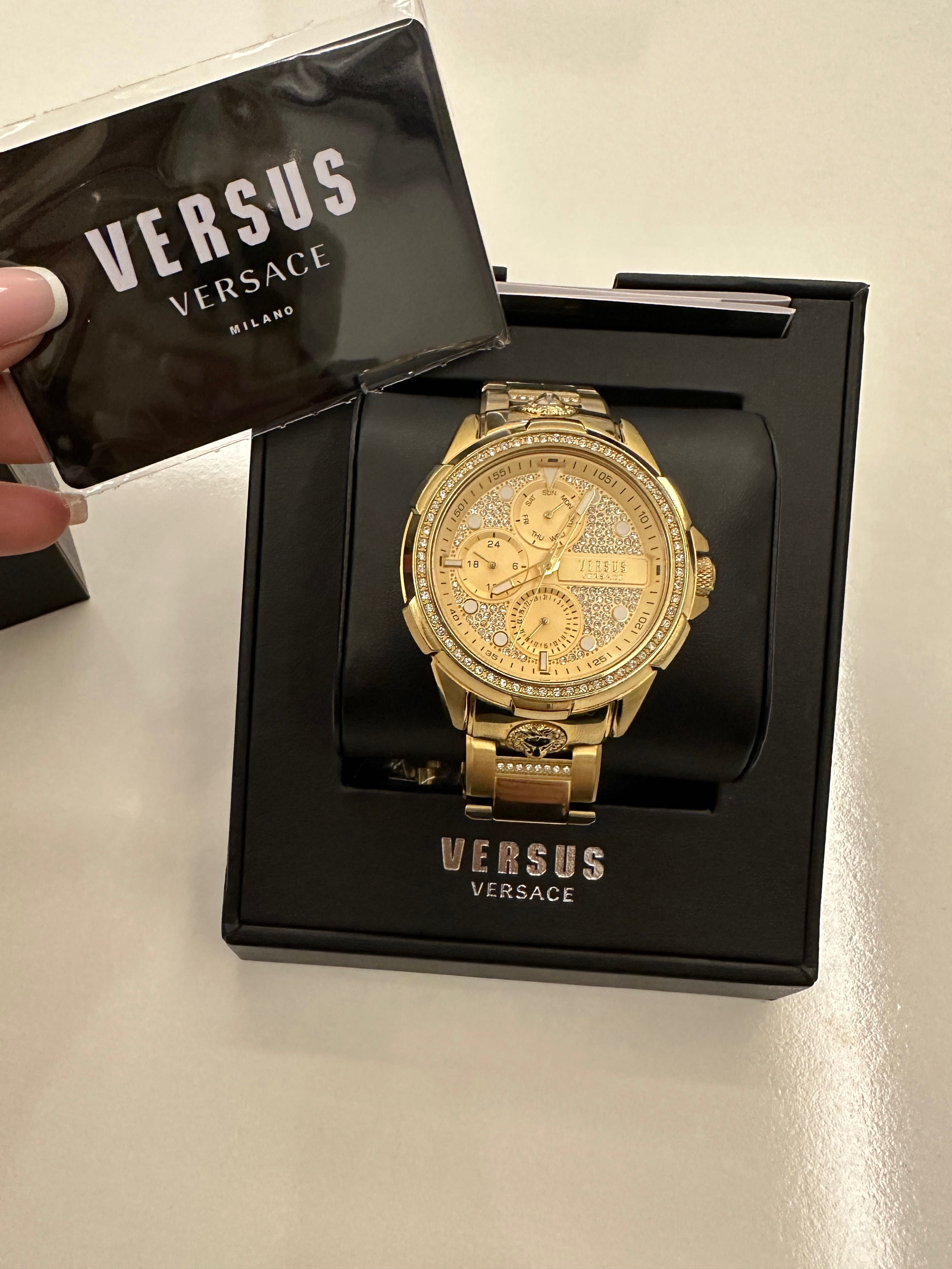 Оригинален часовник Versace с кристали!
