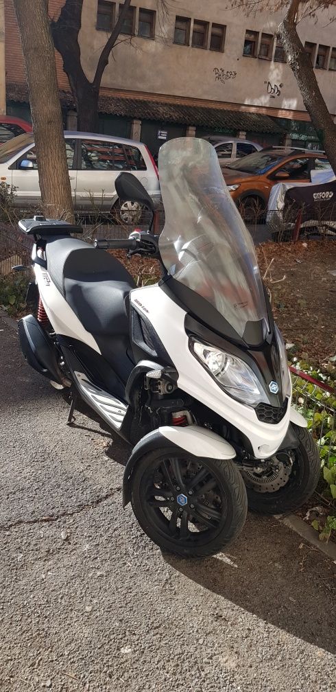 Piaggio MP3 300 HPE SPORT se conduce cu B