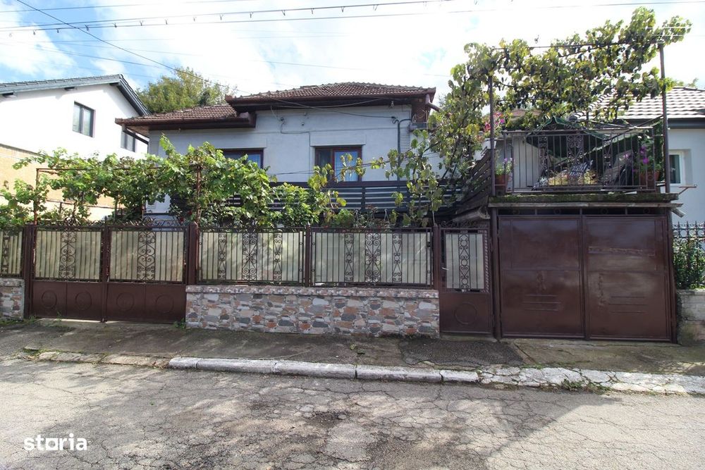 Vând casă P+E în Hunedoara, zona Chizid-Botul Calului, teren 541mp...