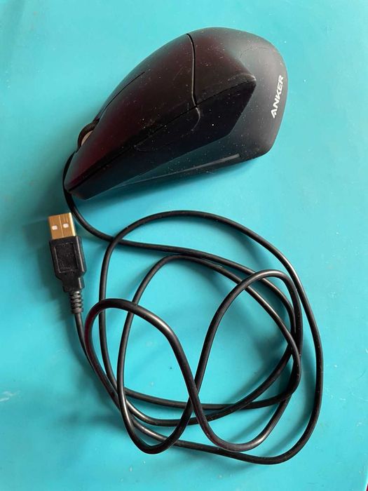 Ергономична вертикална мишка Anker с кабел (USB)