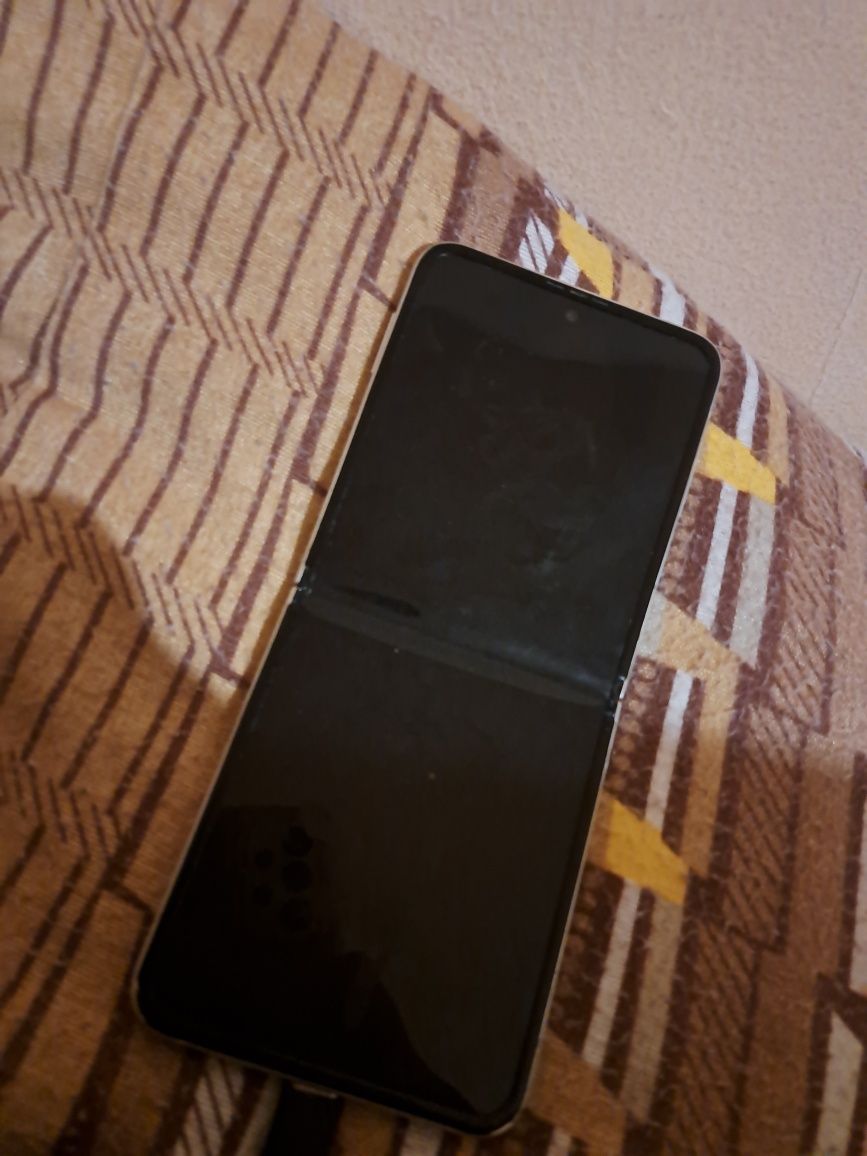 Samsung flip 3 5g ecran mare defect