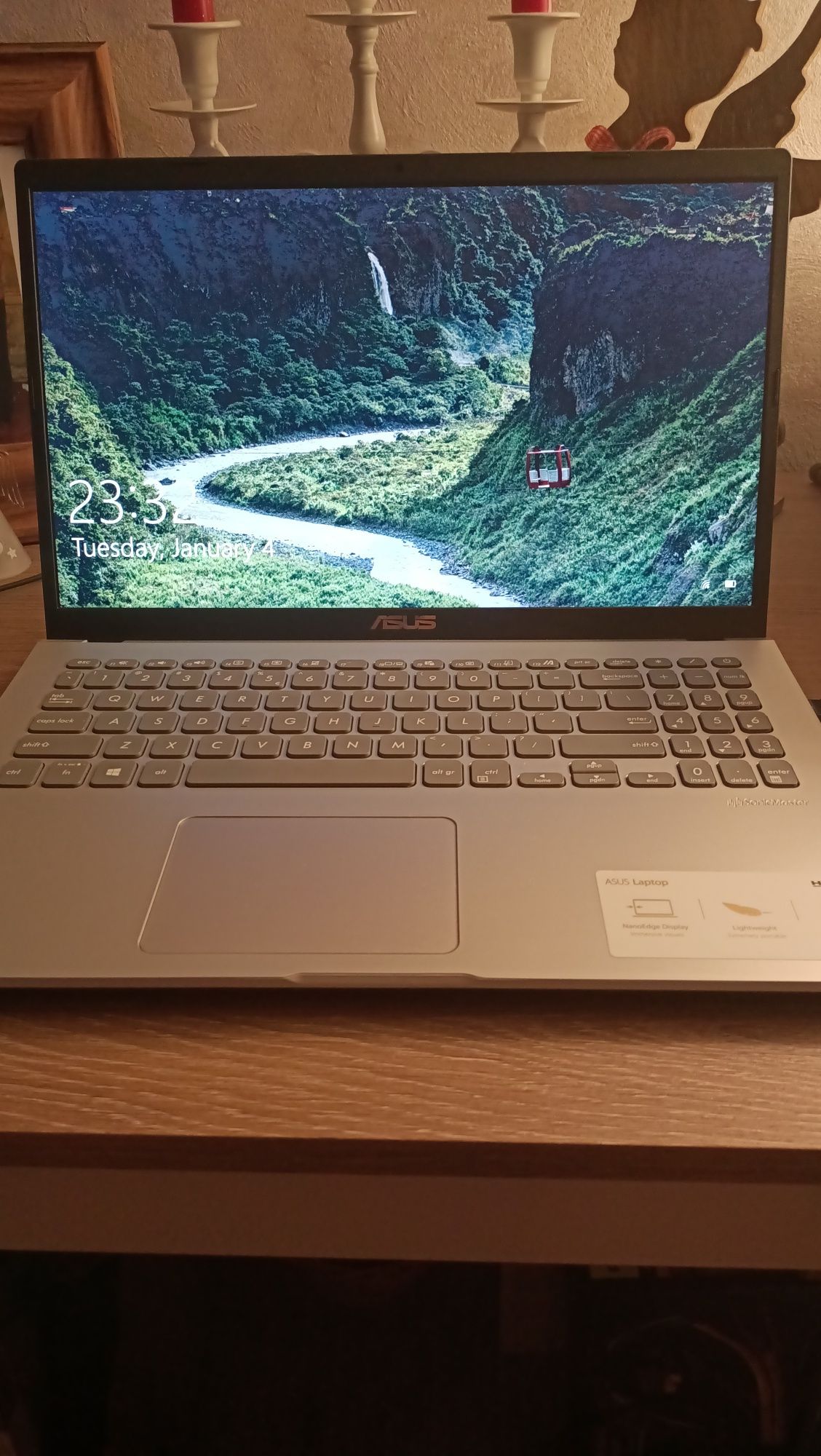 Laptop Asus Intel core i3, impecabil, că nou