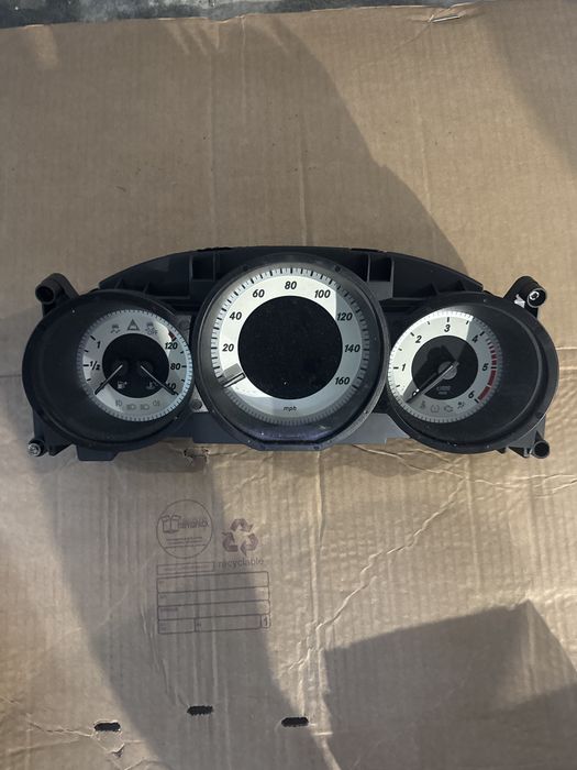 Ceas/Ceasuri Bord Mercedes Cls W218 UK