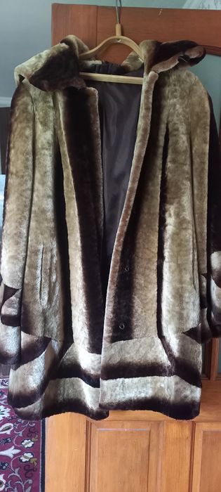 Продам шубу новую . Натуральный мех .Цена   за  20000