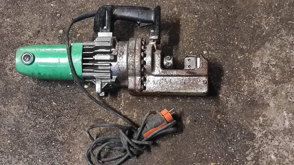 Masina de taiat  fier beton  pana la fi 32 în stare excelenta