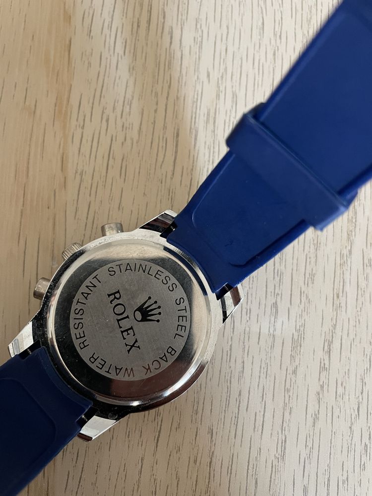 Мъжки часовник със синя каишка