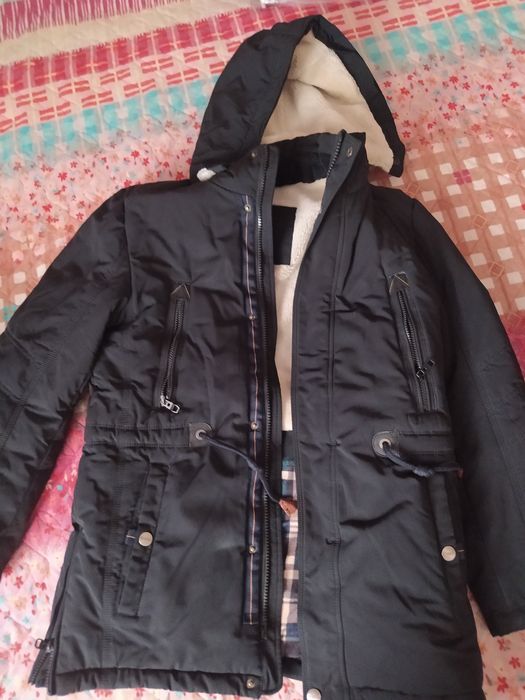 Хорошая Зимняя куртка, сам одевал 1 сезон.